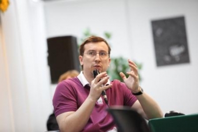 «Бизнес – это не деньги, а несколько другое», – такими словами начал семинар Виктор Сатышев, зам. коммерческого директора МТС, Новосибирск. 
